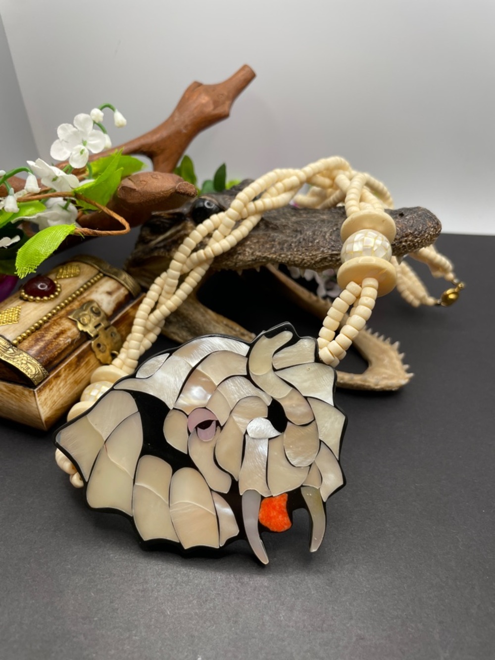 Lee Sands bone and pearl statement necklace vintage C35